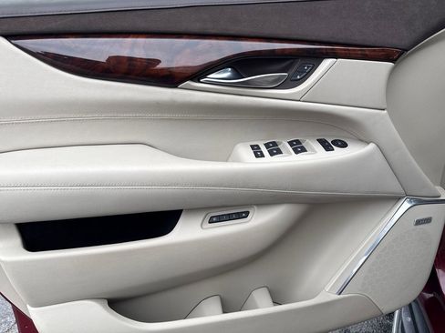 Used 2016 Cadillac Escalade Luxury image 18