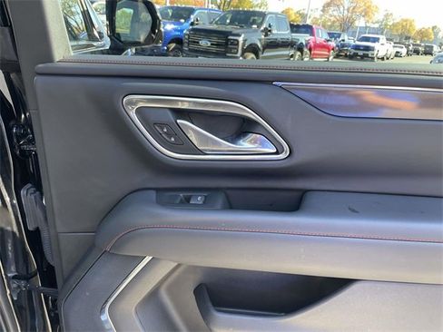 Used 2023 Chevrolet Suburban RST w/ Sport Performance Package image 28