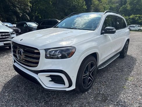 Used 2026 Mercedes-Benz GLS 450 4MATIC image 2