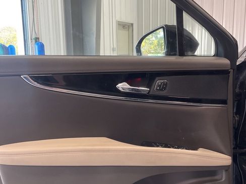 Used 2023 Lincoln Nautilus Reserve w/ Monochromatic Package image 17