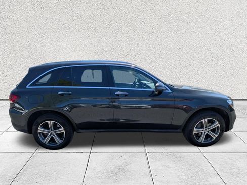 Used 2022 Mercedes-Benz GLC 300 image 2