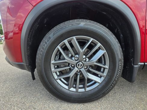 Used 2021 Nissan Rogue S FWD image 17