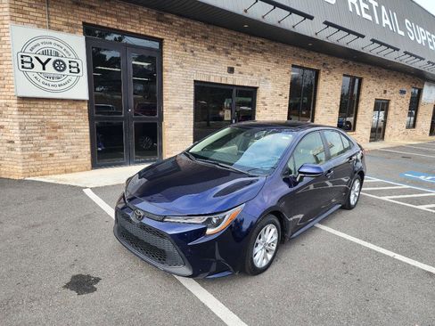Used 2020 Toyota Corolla LE image 1