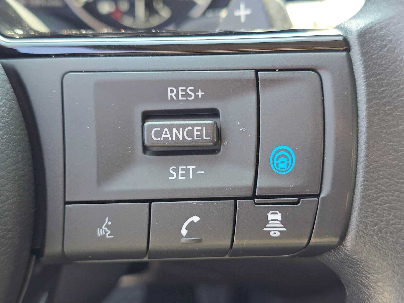 Used 2023 Nissan Rogue SV FWD image 28