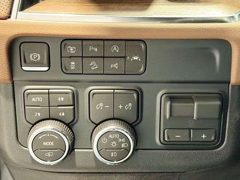 New 2026 Chevrolet Suburban High Country image 10