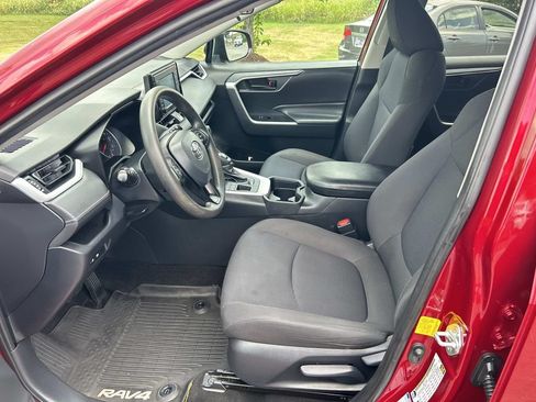 Used 2019 Toyota RAV4 LE w/ All Weather Liner Package AWD/4WD image 24