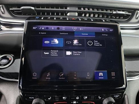 Used 2024 Jeep Grand Cherokee Trailhawk w/ Luxury Tech Group III image 38