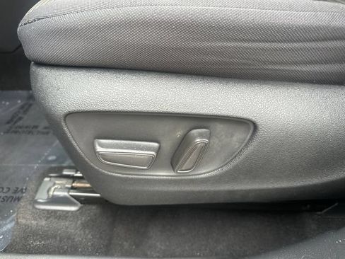 Used 2023 Toyota Highlander L FWD image 27