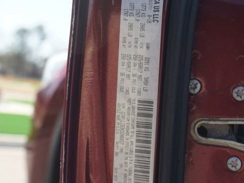 Used 2019 Jeep Cherokee Latitude w/ Popular Appearance Group image 17