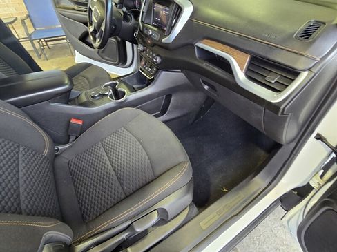 Used 2021 GMC Terrain SLE AWD/4WD image 25