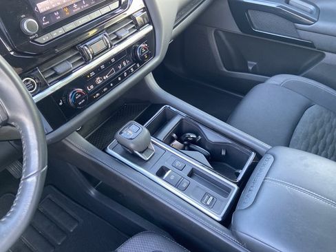 Used 2024 Nissan Pathfinder SV FWD image 25