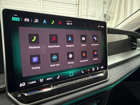 Used 2025 Volkswagen Tiguan SE FWD image 20