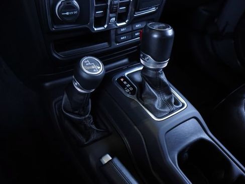 Used 2020 Jeep Wrangler Unlimited Sahara AWD/4WD image 21