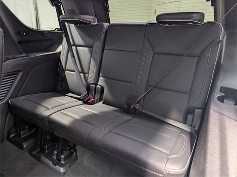 Used 2021 GMC Yukon SLT w/ SLT Premium Package image 9