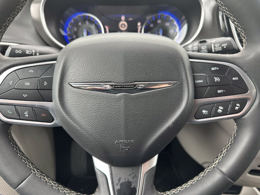 Used 2024 Chrysler Pacifica Touring-L FWD image 29