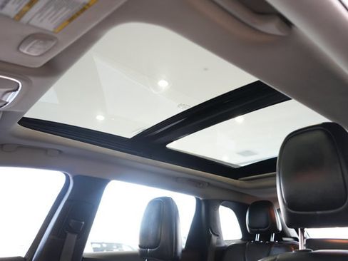 Used 2016 Jeep Cherokee Trailhawk w/ Comfort/Convenience Group image 35