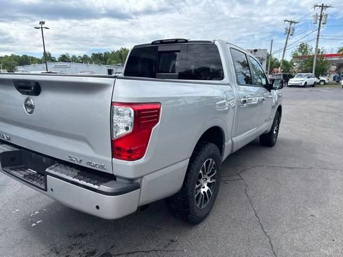 Used 2020 Nissan Titan SV w/ SV Convenience Package AWD/4WD image 4