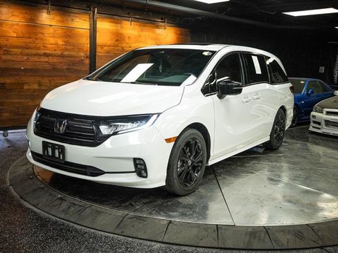 Used 2024 Honda Odyssey Sport image 2