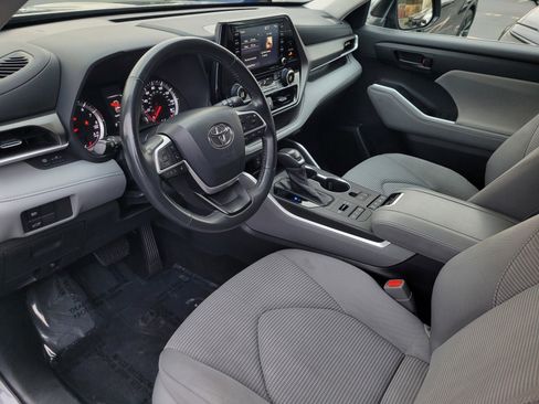 Certified 2022 Toyota Highlander LE image 8