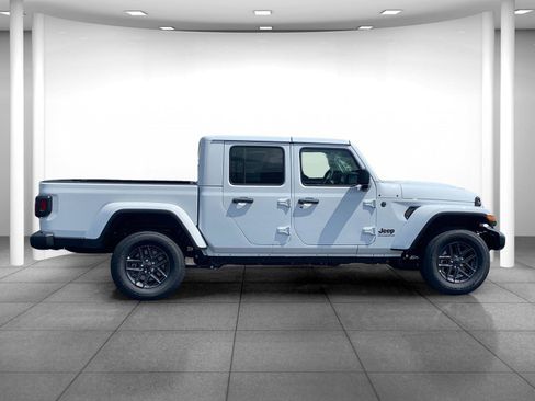 New 2025 Jeep Gladiator Sport image 8