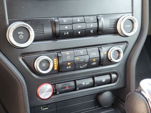 Used 2021 Ford Mustang Coupe image 27