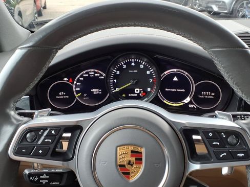Used 2023 Porsche Cayenne Platinum Edition AWD/4WD image 23