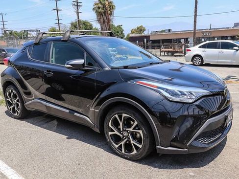 Used 2020 Toyota C-HR XLE FWD image 2