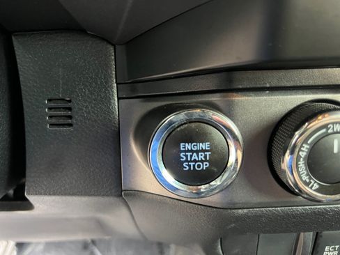 Used 2020 Toyota Tacoma TRD Off-Road AWD/4WD image 20