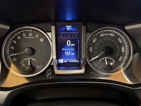 Used 2018 Toyota Tacoma SR5 AWD/4WD image 16