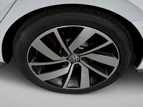 Used 2019 Volkswagen Jetta GLI FWD image 9