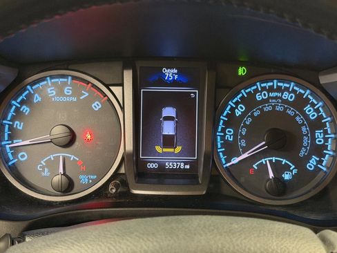 Used 2019 Toyota Tacoma TRD Sport w/ Technology Package image 13