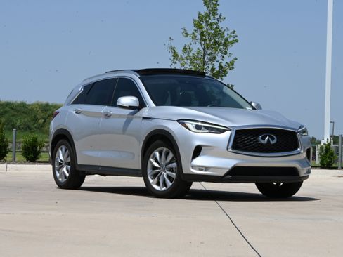 Used 2019 INFINITI QX50 Luxe FWD image 2