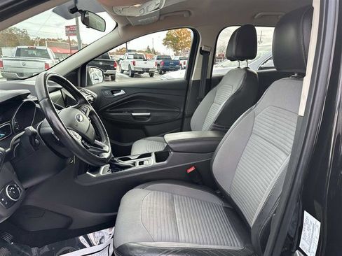 Used 2017 Ford Escape SE w/ Equipment Group 201A image 9