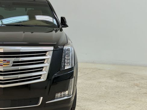 Used 2017 Cadillac Escalade Platinum image 11