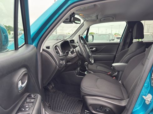 Used 2019 Jeep Renegade Altitude w/ Quick Order Package 2XM AWD/4WD image 11