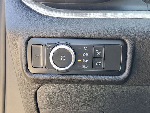 Used 2023 Ford Explorer XLT w/ Equipment Group 202A AWD/4WD image 17