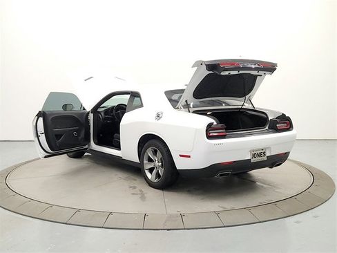 Used 2018 Dodge Challenger SXT image 13