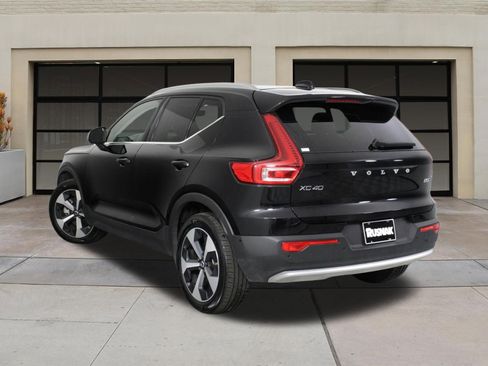 Certified 2025 Volvo XC40 B5 Plus image 2