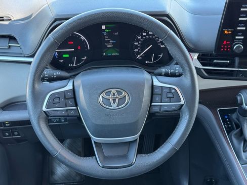 Used 2024 Toyota Sienna XLE image 25