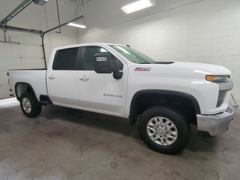 Used 2023 Chevrolet Silverado 2500 LT image 2