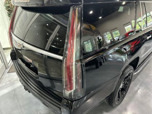 Used 2019 Cadillac Escalade ESV Premium Luxury AWD/4WD image 27