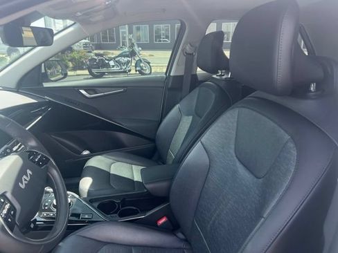 Used 2023 Kia Niro Wave w/ Wave Preserve Package FWD image 11