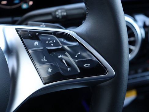 Used 2025 Mercedes-Benz GLA 250 image 34