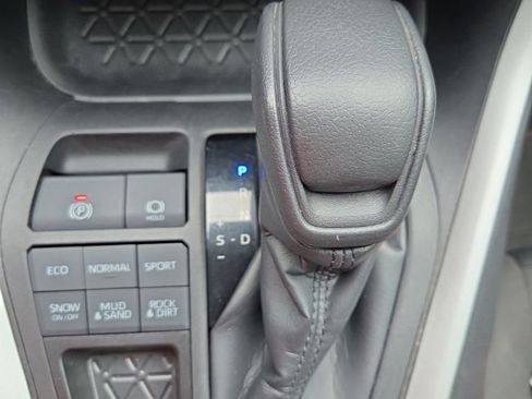Used 2022 Toyota RAV4 XLE AWD/4WD image 31