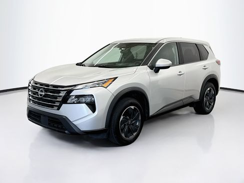Used 2025 Nissan Rogue SV FWD image 3