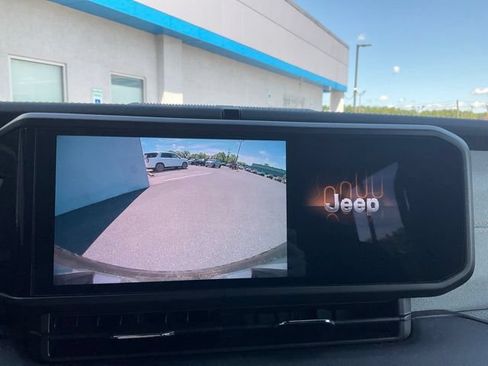 Used 2024 Jeep Wrangler Unlimited Sahara w/ Safety Group AWD/4WD image 6