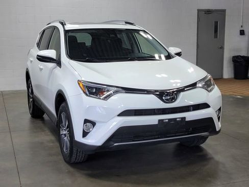 Used 2017 Toyota RAV4 XLE AWD/4WD image 4