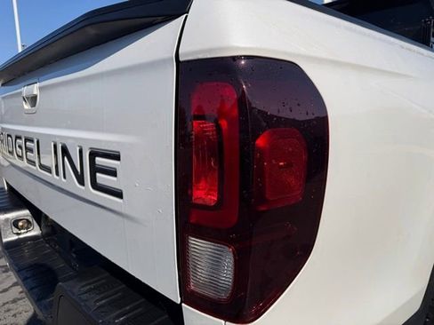 Used 2025 Honda Ridgeline Black Edition image 6