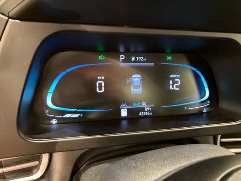 Used 2024 Hyundai Elantra SE image 23