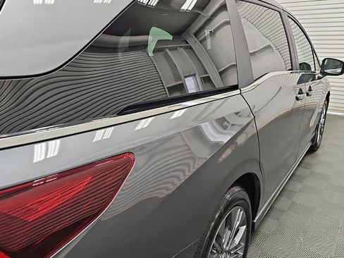 New 2026 Honda Odyssey Touring image 9
